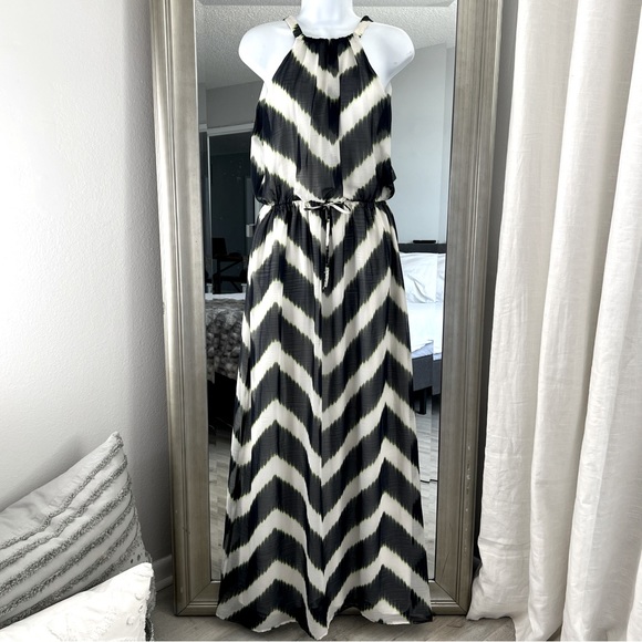 VINCE CAMUTO  Blue And White Chevron Halter Maxi Dress Size 4 - Picture 1 of 6